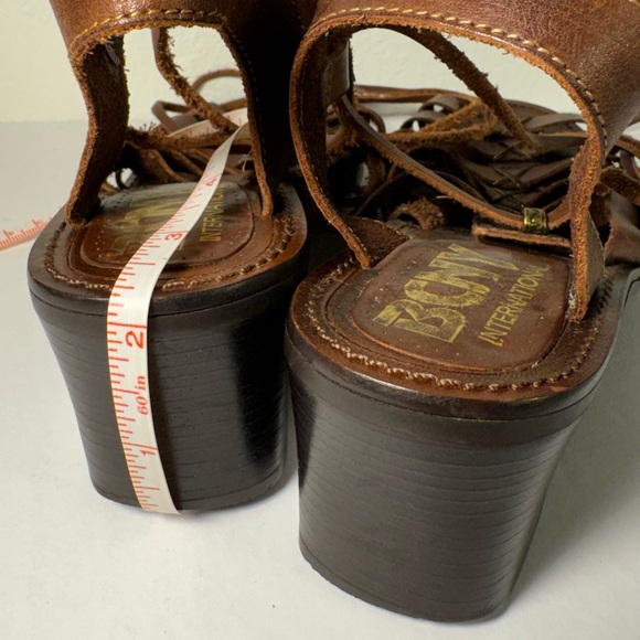 Vintage BCNY International Brown Leather Sandals Ankle Straps Gold Details - Picture 8 of 9